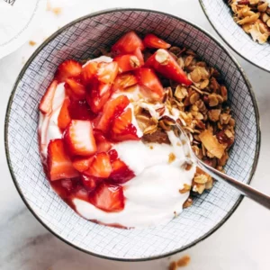 STRAWBERRY CHEESECAKE PROTEIN BOWL